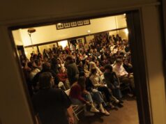 Come una piccola compagnia teatrale di Los Angeles libera gli scrittori di Hollywood dal purgatorio dello sviluppo