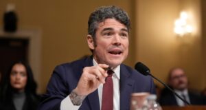 Le dimissioni di Joe Kent per la guerra in Iran riaccendono i timori di antisemitismo e il dibattito sull’influenza israeliana