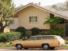 La casa “Brady Bunch”, utilizzata nelle riprese esterne della sitcom, diventa un punto di riferimento a Los Angeles