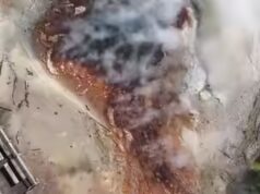 Il più grande geyser acido del mondo erutta dopo 6 anni, provocando esplosioni di 9 metri attraverso Yellowstone