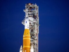 Guarda Artemis II della NASA diventare il primo viaggio umano sulla Luna in 50 anni